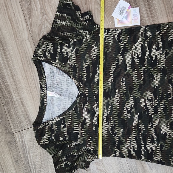 LuLaRoe Christy T Short Sleeve V-Neck Camouflage Soft & Stretchy Loose Fit Top - Picture 9 of 16